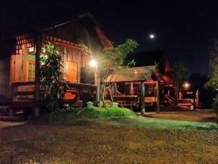 Shongthai Maimhon Homestays and Restaurant Lopburi