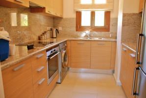 2 Br Apartment Pomos