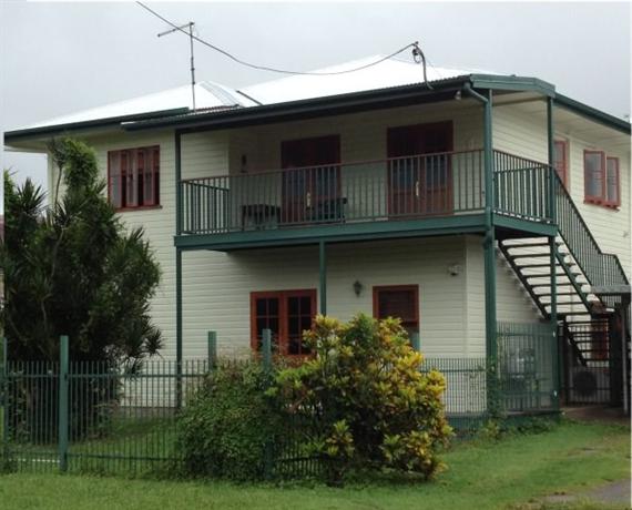 Homestay in Bungalow near Cazaly's Stadium