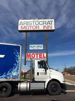 Aristocrat Motor Inn