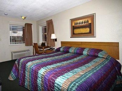 Econo Lodge Inn & Suites Lafayette