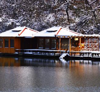 Phoenix Lake Zoology Village