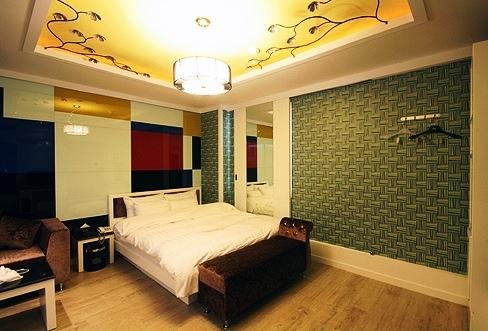 The Holic Tourist Hotel