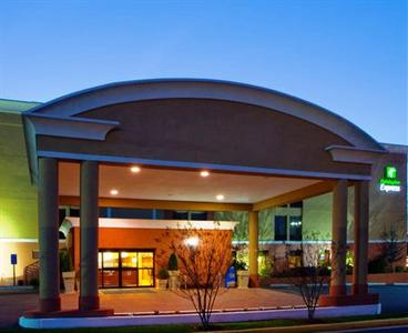 Holiday Inn Express Fairfax-Arlington Boulevard