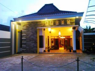 Griya Putri Dewi Family Guest House