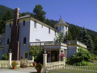 Alexander's Country Inn at Mount Rainier