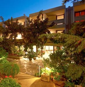 White Rocks Hotel and Bungalows