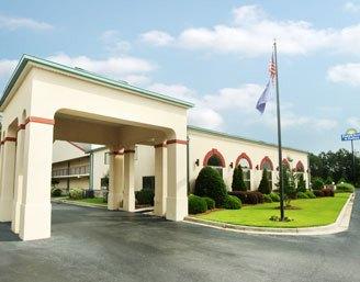 Days Inn & Suites Airport