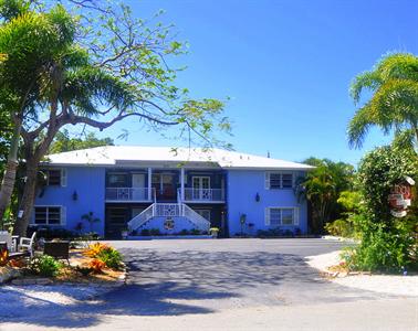 Lido Islander Inn and Suites