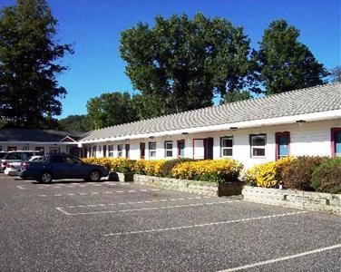 Monument Mountain Motel