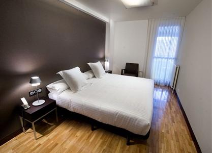 Mendebaldea Suites Pamplona