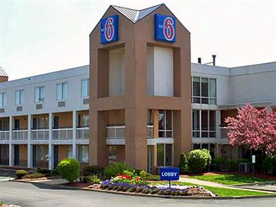 Motel 6 Cleveland Willoughby