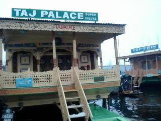 Taj Palace Houseboat Hotel Srinagar