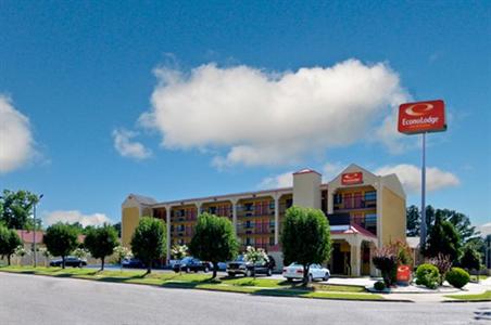 Econo Lodge Inn and Suites Memphis