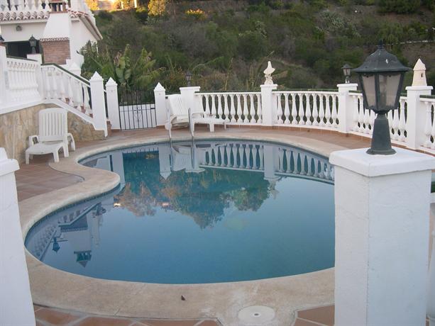 Lovely country villa in Nerja over the sea