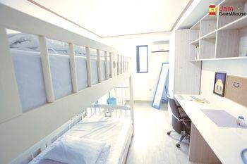 Jam Guesthouse
