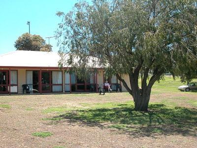 Portarlington Holiday Units & Pool