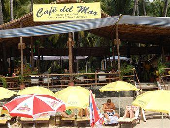 Cafe Del Mar Beach Bungalows