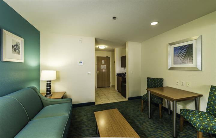 Holiday Inn Express & Suites Jacksonville - Blount Island