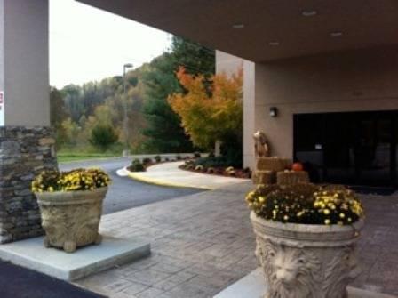 Smoky Mountains Inn & Suites - Cherokee