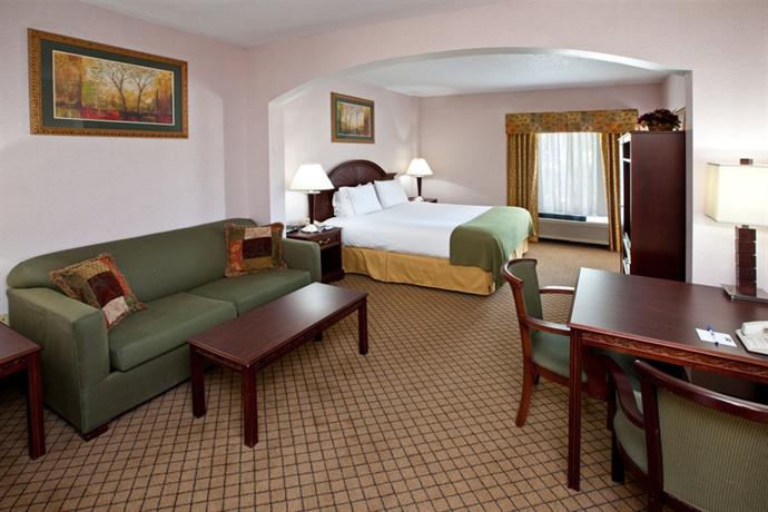 Holiday Inn Express Hotel & Suites Cincinnati Northeast-Milford