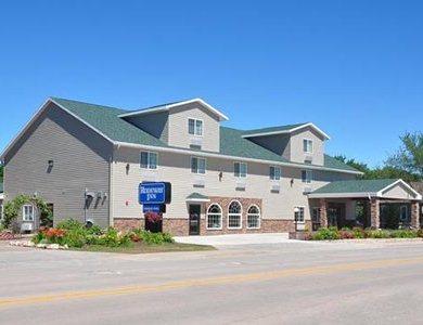 Rodeway Inn & Suites near Okoboji Lake