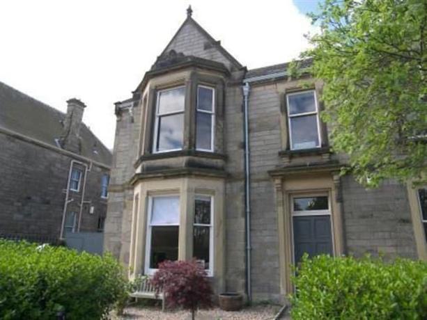 Homestay in North Edinburgh near Inverleith House