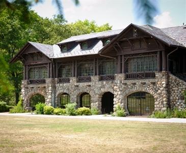 Bear Mountain Inn's Overlook Lodge