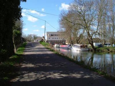 Roydon Marina Village Hotel