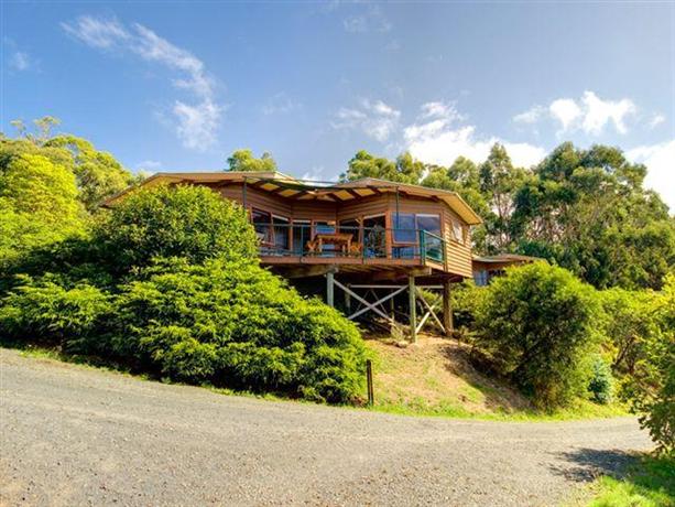 Lorne Cottages Ocean Views - Log Fires & Spas