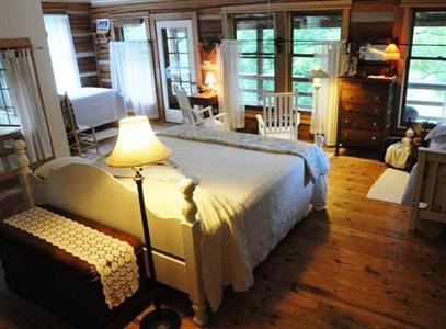 Snug Hollow Farm Bed & Breakfast