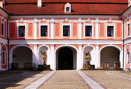 Hotel Zamek Cerveny Hradek