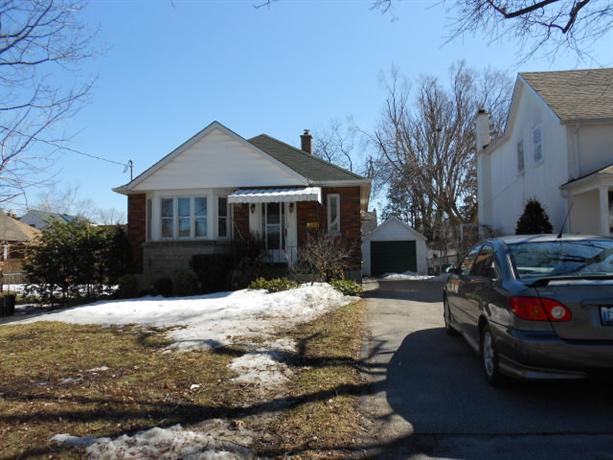 Homestay in Oshawa near Canadian Automotive Museum