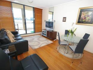 Hombush Bay Furnished Apartments 125 Bennelong Road