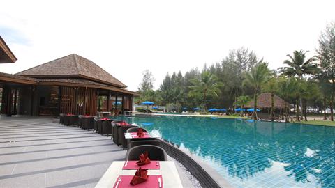 Apsara Beachfront Resort & Villa