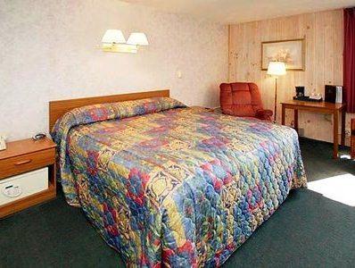 Econo Lodge Inn & Suites Plattsburgh