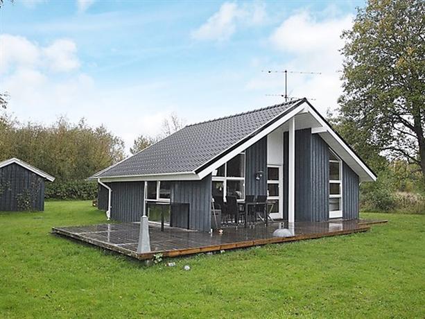 Three-Bedroom Holiday home in Strandby 8