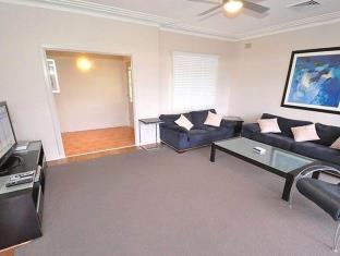 North Ryde Self-Contained One-Bedroom Apartment 69MELB