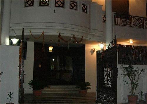 Hotel Agra Mahal