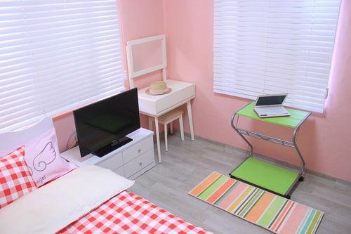 Kpop starz house Female only