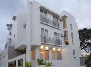 Residencia Laiya Beach House Inn