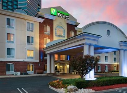 Holiday Inn Express Hotel & Suites East Brunswick