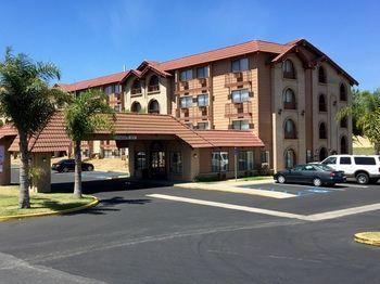 Lompoc Valley Inn & Suites Lompoc