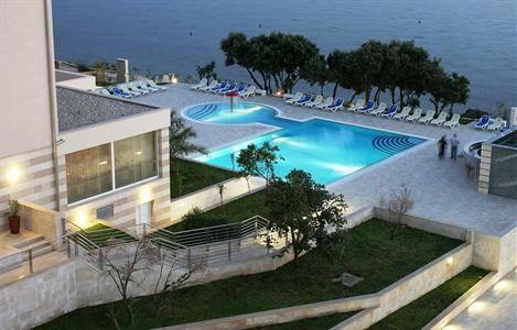 Luna Island Hotel