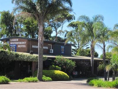 Lakes Waterfront Motel and Cottages