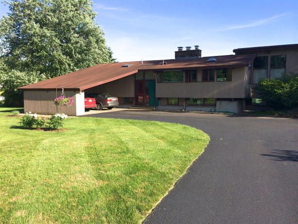 Homestay in Deerfield near St. Stanislaus Bishop & Martyr's Parish