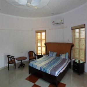 Hotel Vrindavan Resort