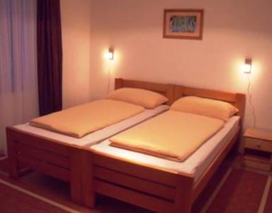 Veronika Rooms