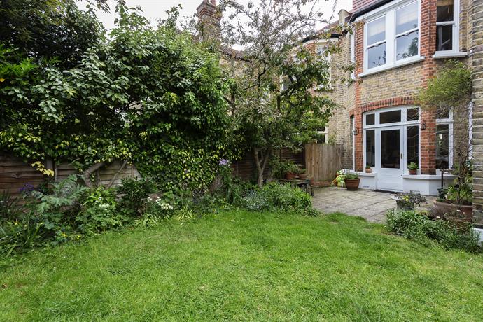 4 Bed Family Home On Downton Avenue South London