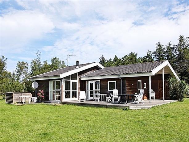 Three-Bedroom Holiday home in Strandby 4